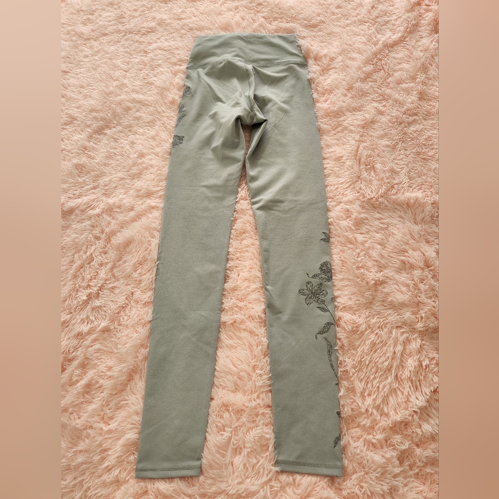 Fabletics Light Gray Flower Pattern Full Length L… - image 2